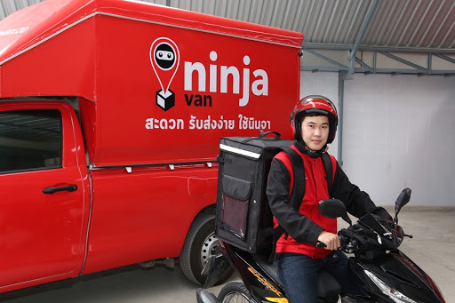 Dịch vụ giao hàng Ninja Van với màu đỏ đặc trưng